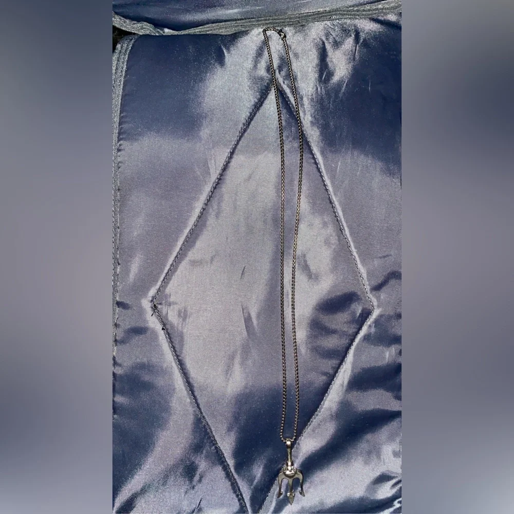 🔱 Atlantis Trident Shape Necklace - Picture 3 of 3